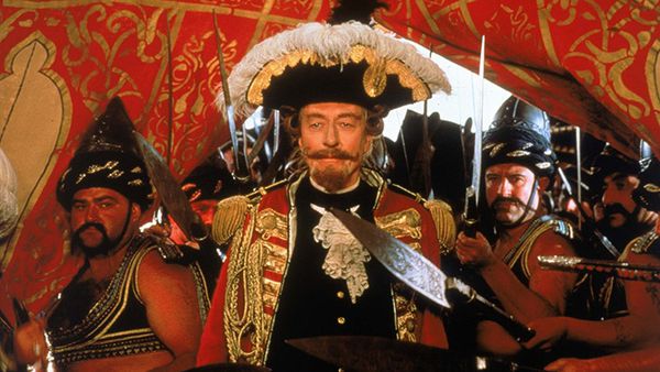 John Neville als "Baron von Münchausen"